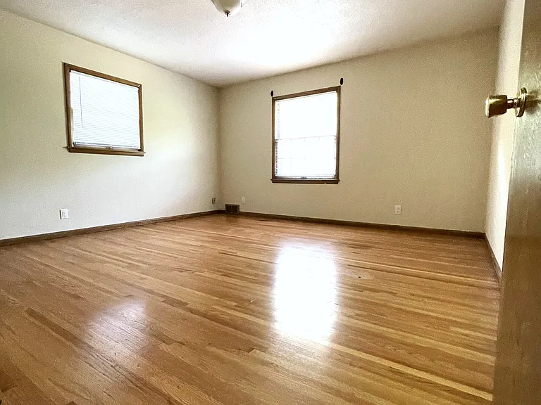 1103 Cedar View Dr — Photo 4