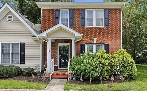 299 Robinson St — Photo 1