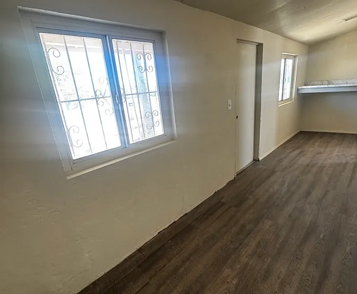 376 W Columbia St — Photo 5