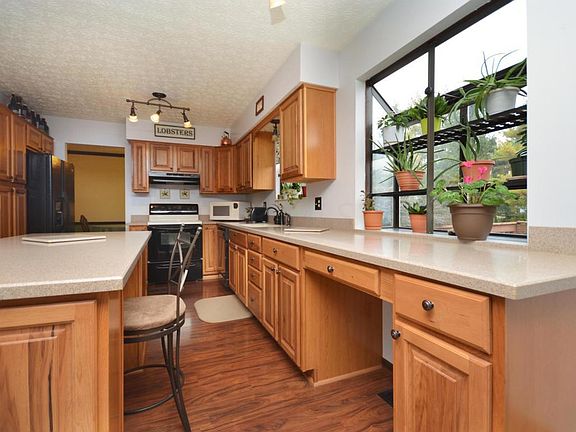 4th image of 588 Forestwood Dr