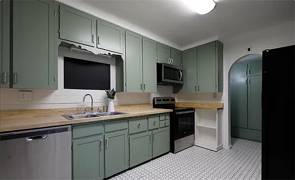 504 N Walnut St — Photo 7