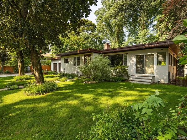 206 Cliff Road W, Wading River, NY 11792