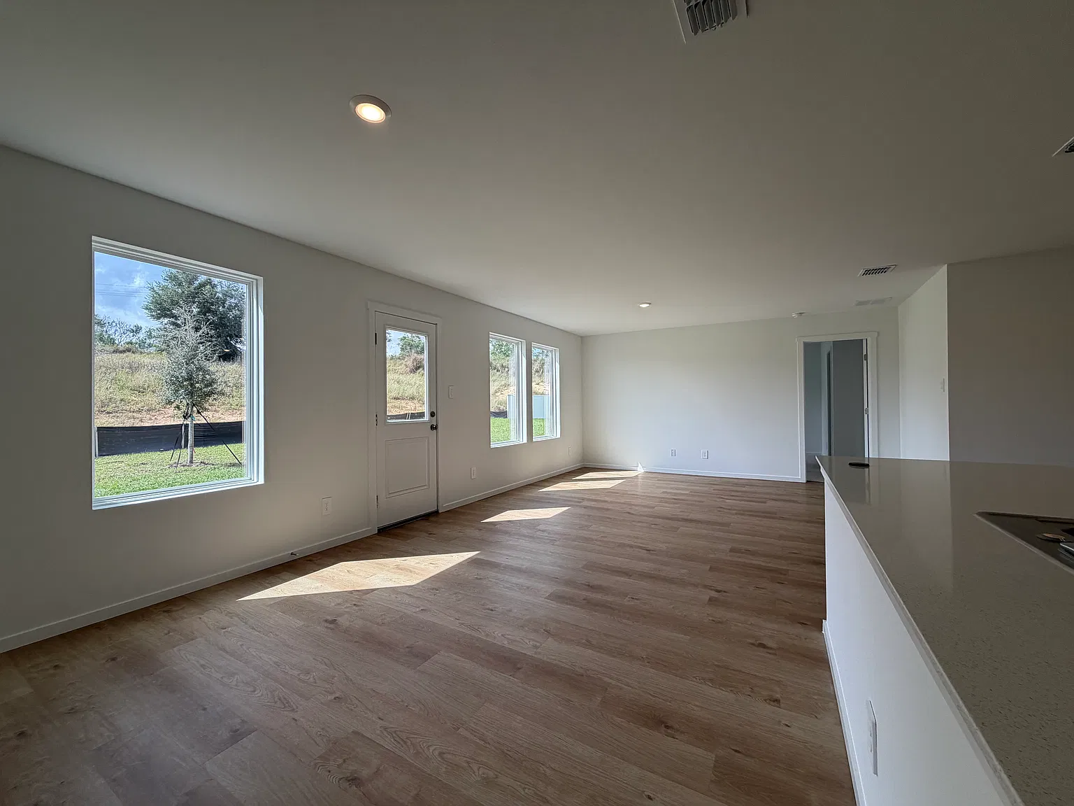 HC 535 Artemis Street — Photo 3