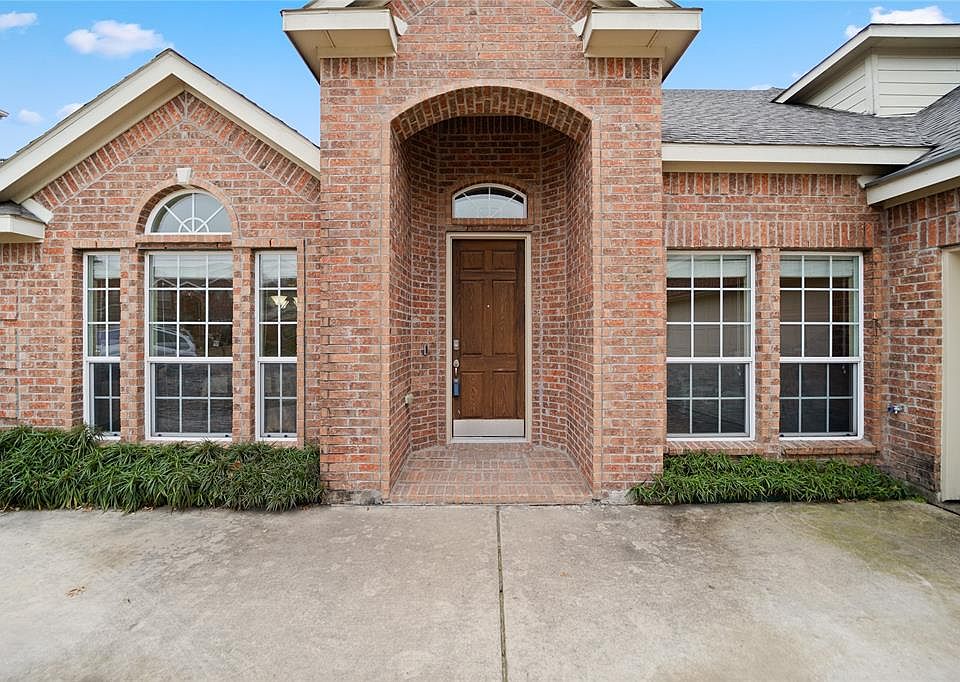 1st image of 205 Autumnwood Dr