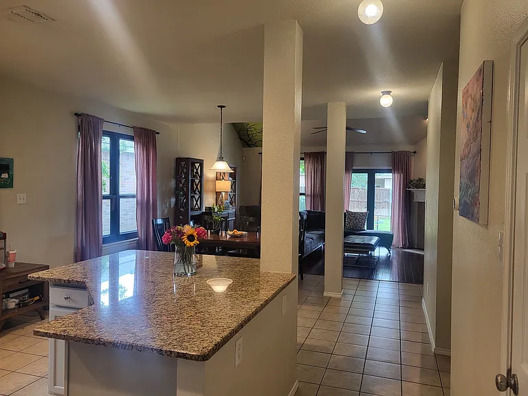 1421 Castlegar Ln — Photo 7