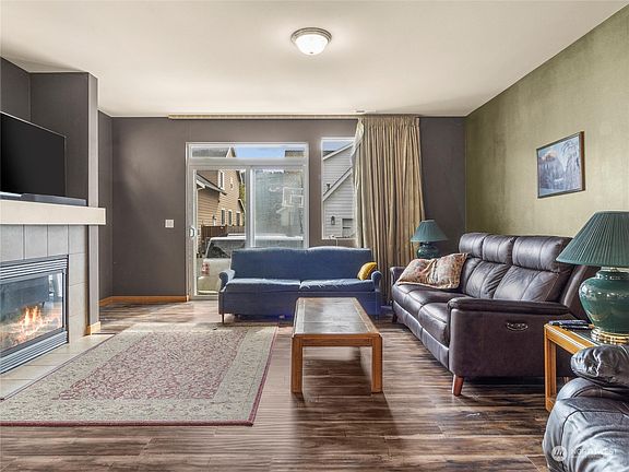 5th image of 256 Petersen Drive E