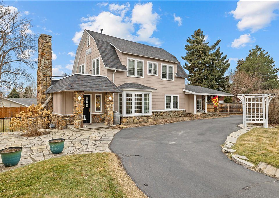 1st image of 810 Rimrock Rd