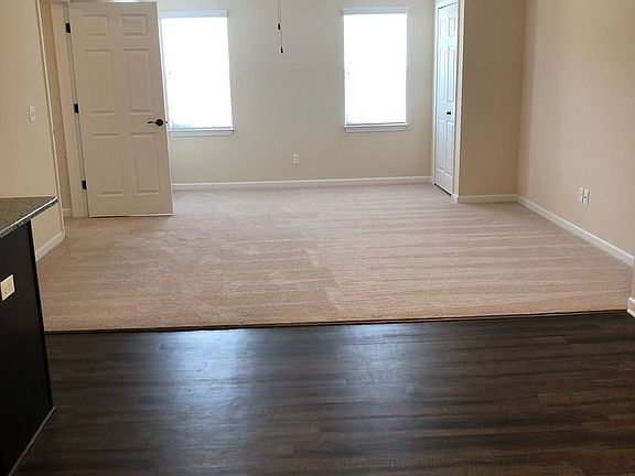3rd image of 8108-8160 Williamstown Dr #8116