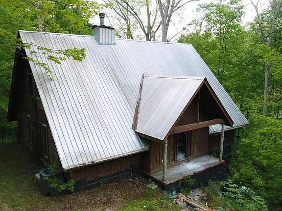 2nd image of 890 River Hill Dr