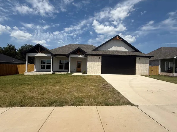 1407 Latium St, Siloam Springs, AR 72761