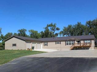 8931 Hogue Rd, Bismarck, ND 58503