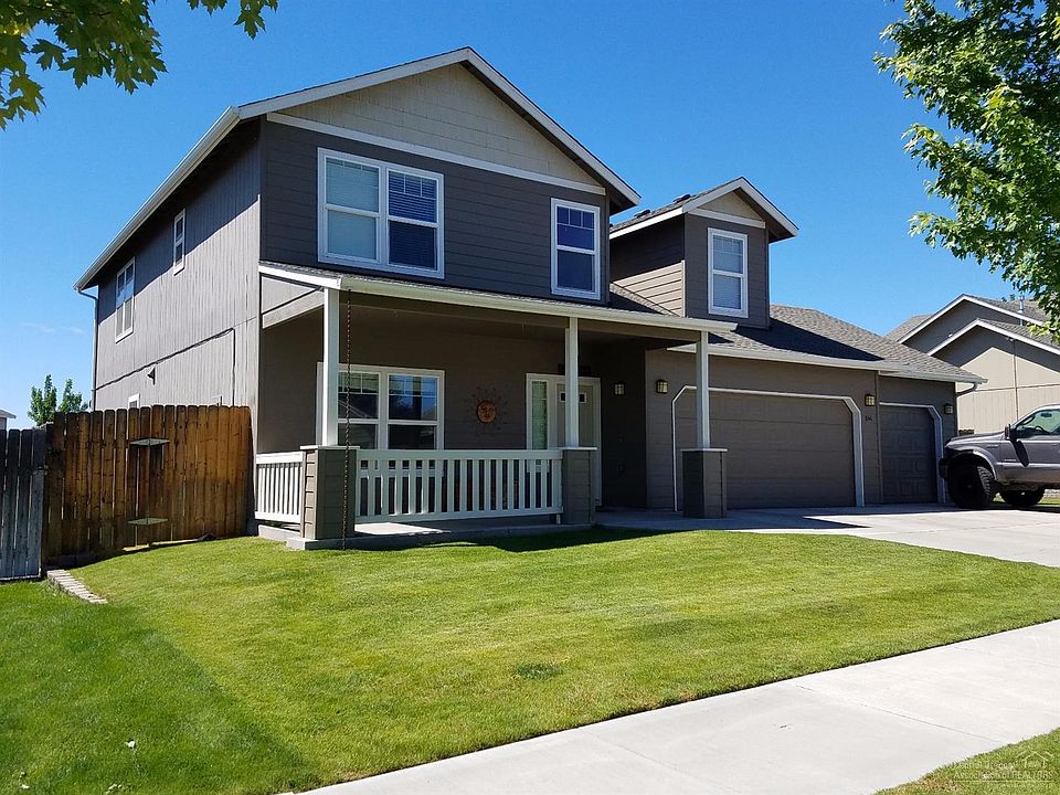 1st image of 846 NE Cobblestone Ct