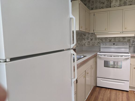 2nd image of 6409 Lakewood Dr #999