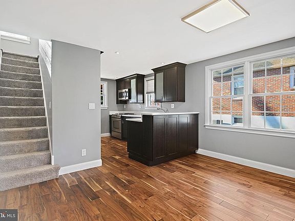 4th image of 3049 Oak Forest Dr