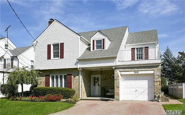 2nd image of 103 Muirfield Rd