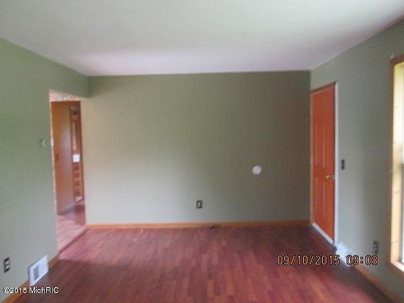 4th image of 5872 Hilltop Dr