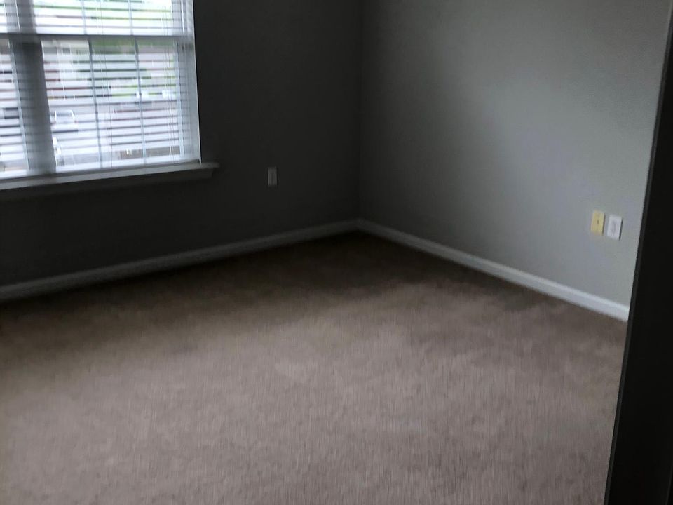 2nd image of 1031 Piedmont Cir