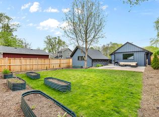 228 Raymond Ave, Barrington, IL 60010