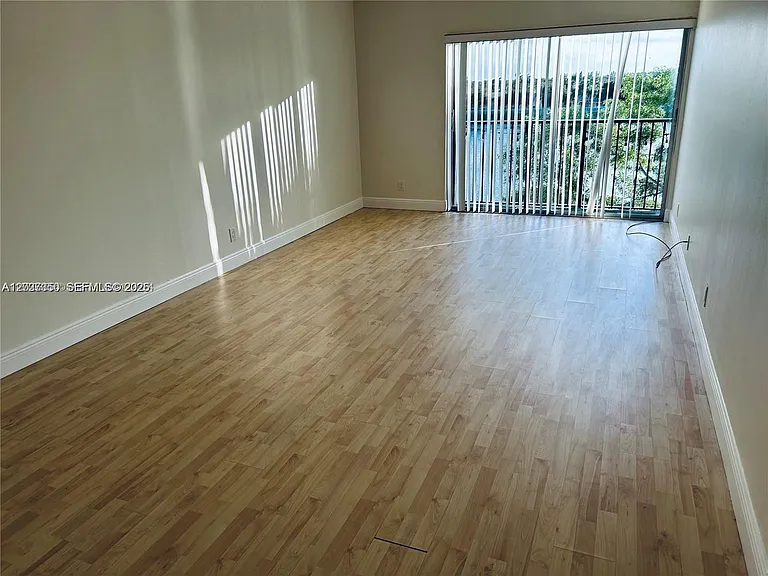 8600 N Sherman Cir #504 — Photo 3