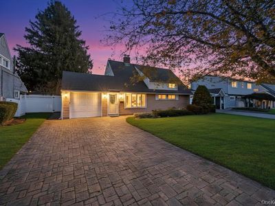 51 Fireplace Lane, Hicksville, NY, 11801
