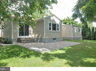 7 Millbrook Ln, Lawrence Township, NJ 08648