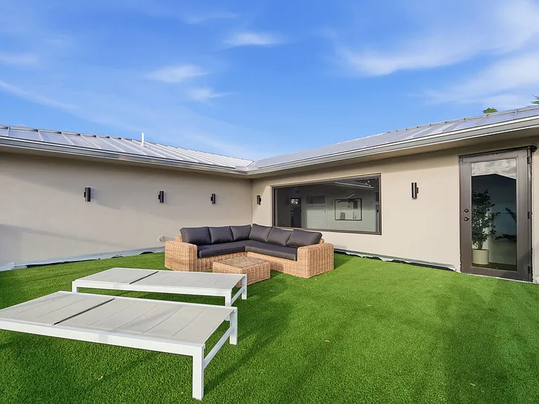 1308 Avocado Isle — Photo 24