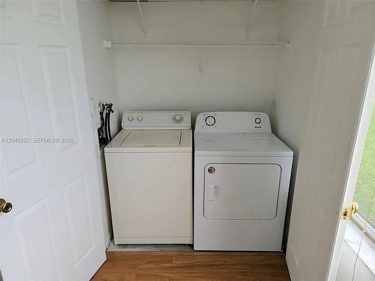 2811 N Oakland Forest Dr #105 — Photo 16
