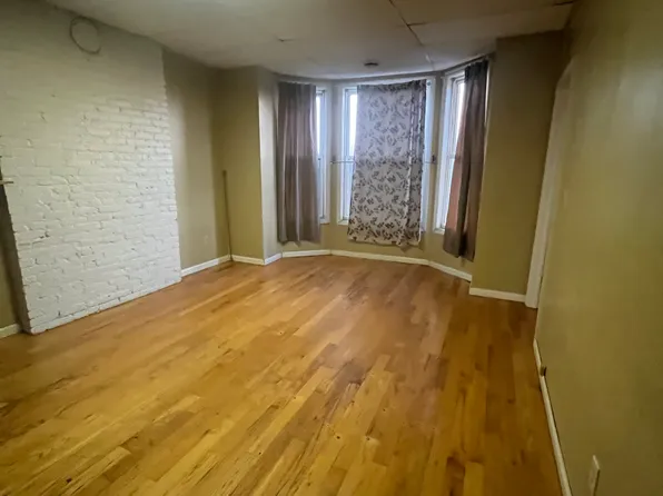 214 8th St APT 3, Troy, NY 12180