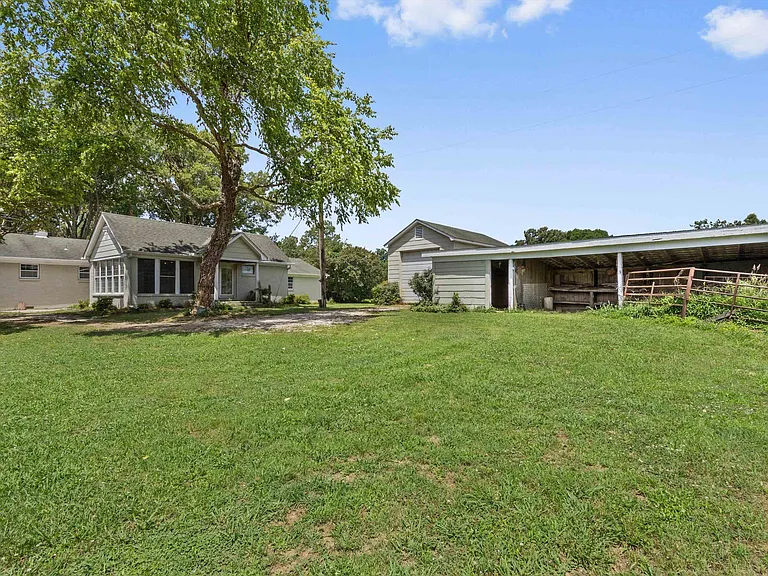 8280 Highway 196 — Photo 31