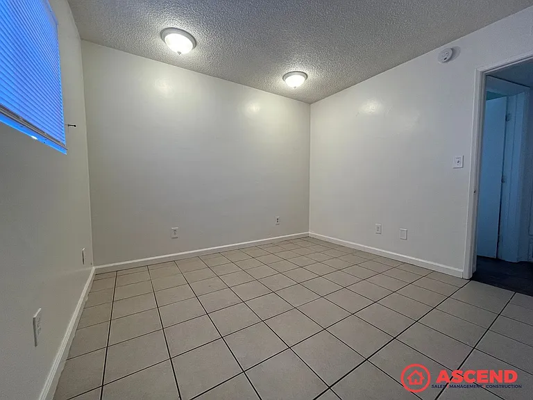 1500-1504 Owens Street — Photo 6