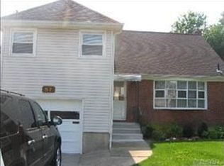 57 Edmond St, Lynbrook, NY 11563