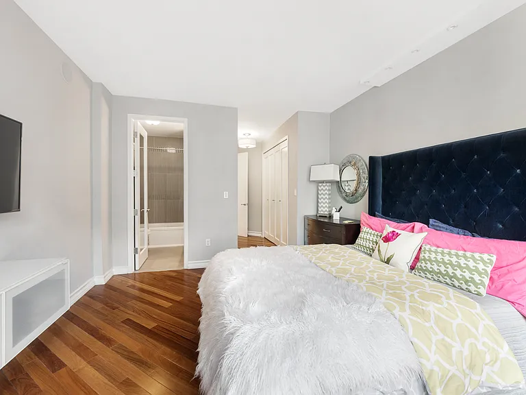 303 E 43rd St #11C — Photo 6