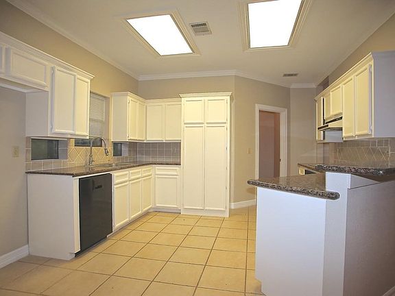5th image of 815 N 30th St