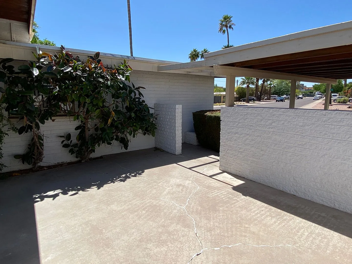 Scottsdale 4 Bed. 1.75 Bath located In Town & Country Division a Ralph Haver Home — Photo 4