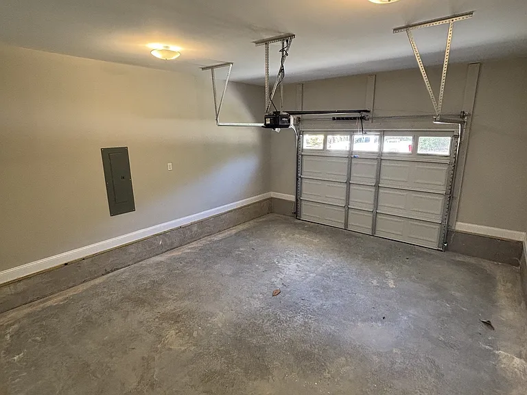 575 S Glover St — Photo 11