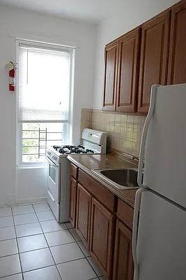 Rented by Perry Associates NYC Inc | media 21