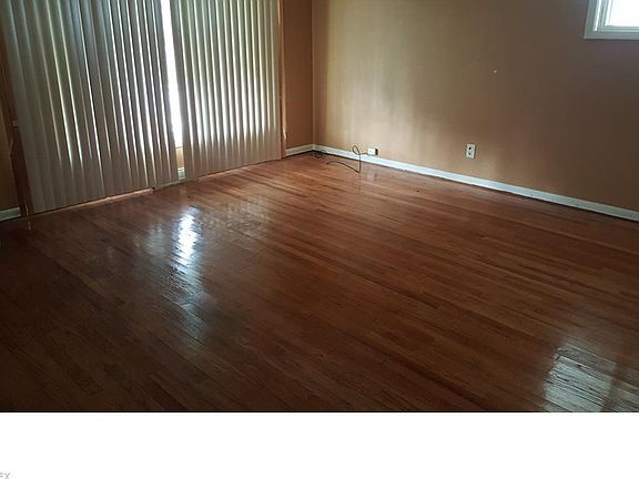 3rd image of 4711 Lawrence Ave
