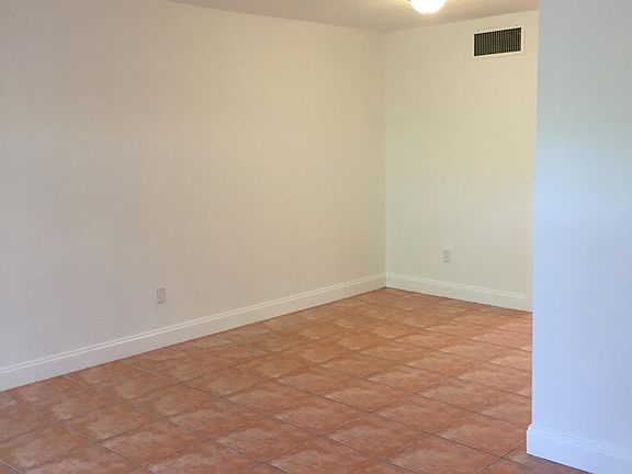 5th image of 16215 NE 18th Pl