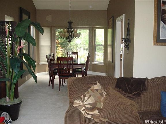 4th image of 9046 Phoenix Ave