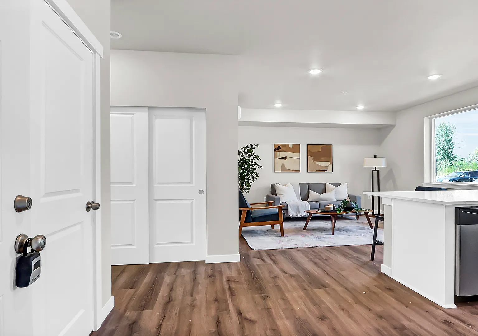 2 bed, 890 sqft, $2,095 — Photo 4