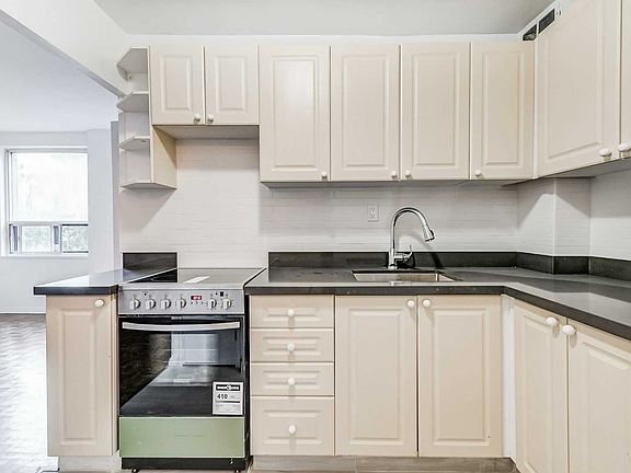 3rd image of 88 Wellesley St E #505