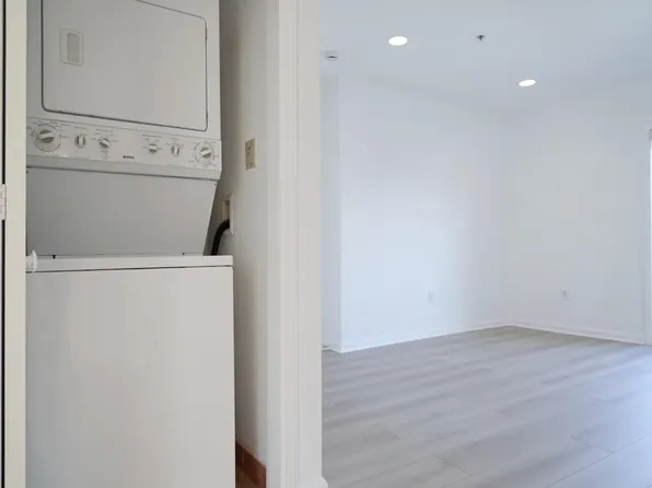 605 New York Avenue image 3 of 13