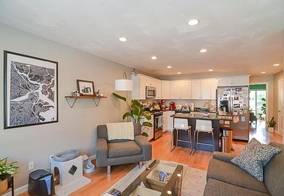 5th image of 867 Saratoga St #1