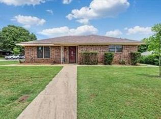 2307 Arapaho Dr, Denison, TX 75020