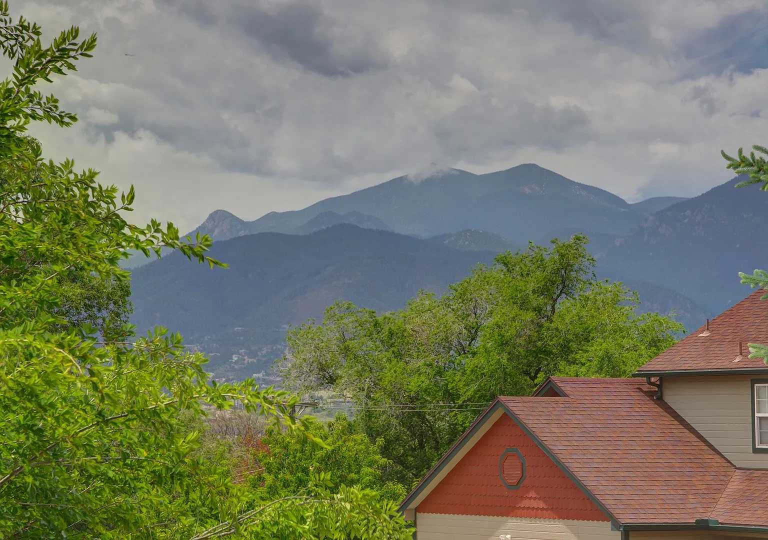 Westside Gem with Mountain Views, Hardwood Floors & AC! — Photo 3