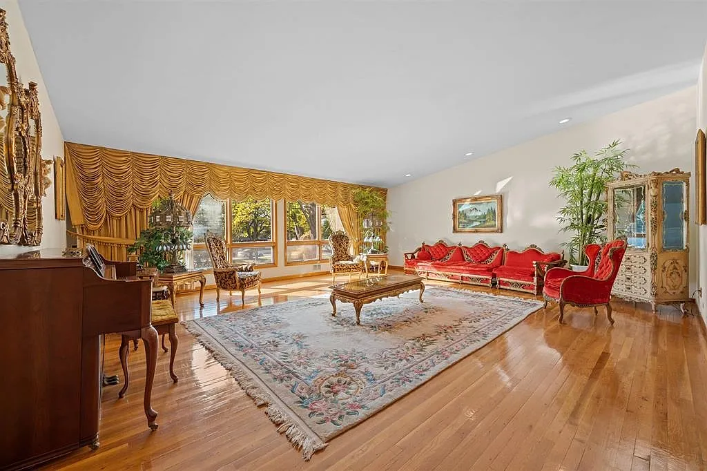 4 bed, 2.5 bath, 2000 sqft, $4,500 — Photo 2