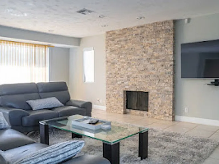 590 W Pico Rd — Photo 13