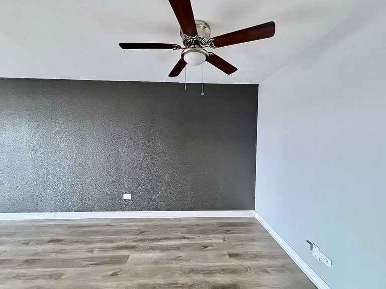 520 Rentals — Photo 23