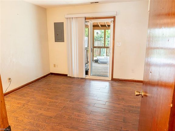 5th image of 444 Benlea Cir