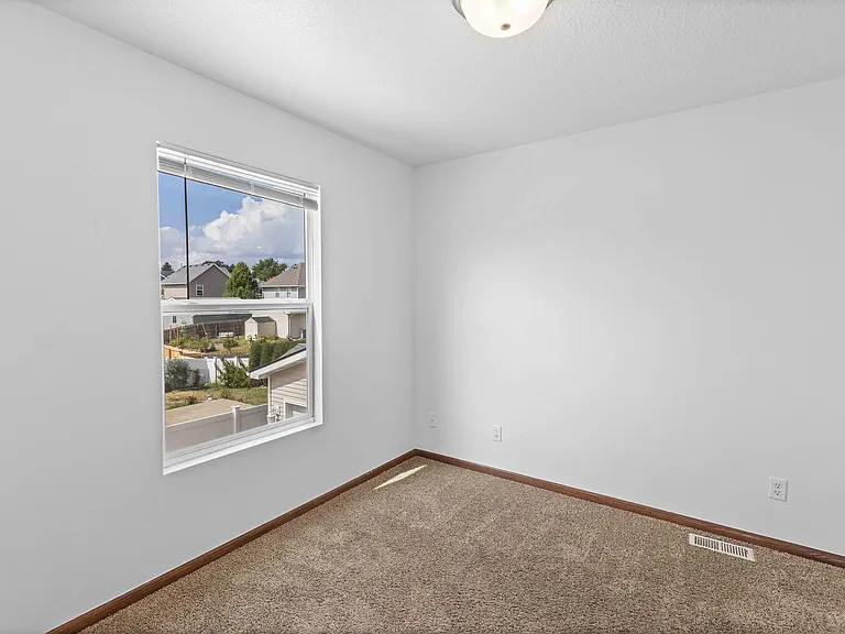 2810 SW Reunion Dr — Photo 3